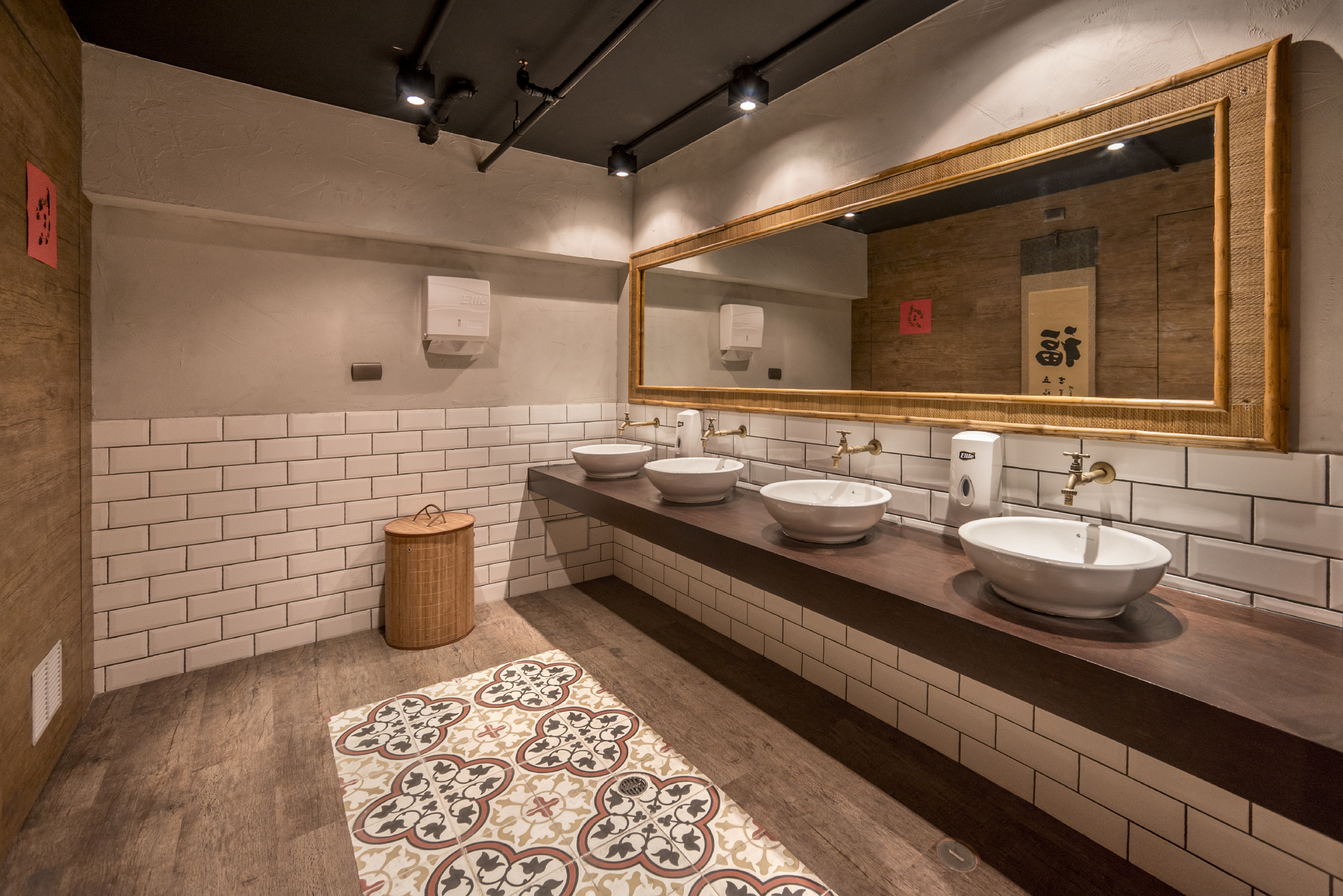 туалет в ресторане дизайн